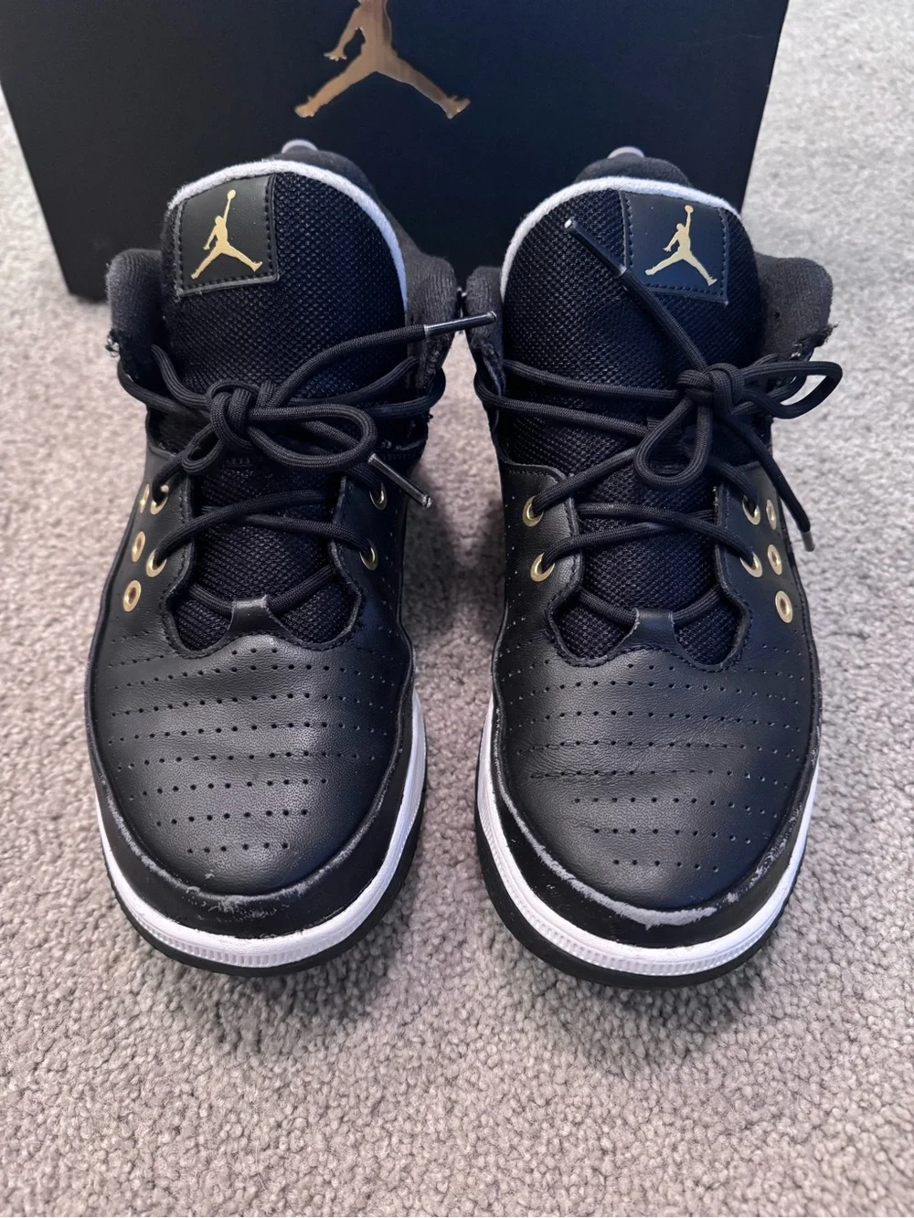 Nike Air Jordan Max Aura 5 Sneakers Black Gold Men’s Sz 8